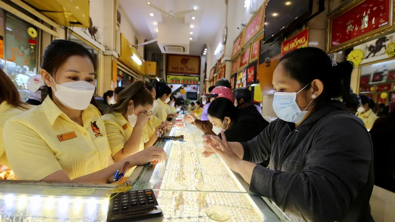 تطورات سعر الذهب عيار 9999 في سان خوسيه والأسواق العالمية الحالية